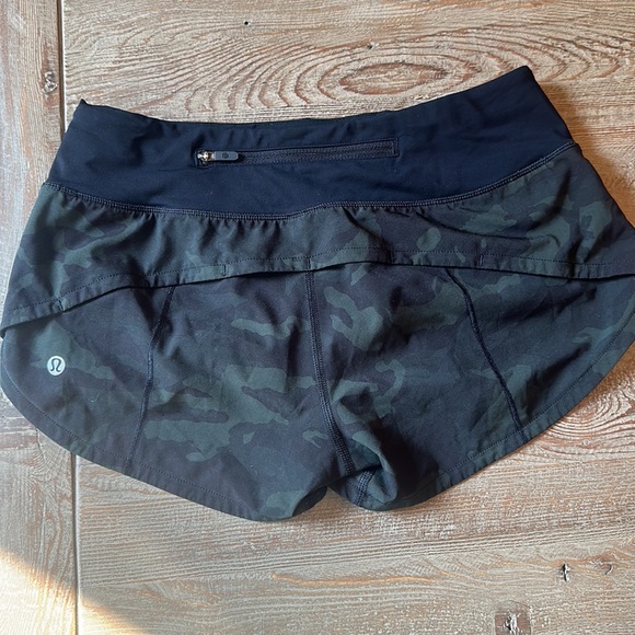 Lululemon Speed Up Low-Rise lined Shorts 2.5 inch - Picture 2 of 4
